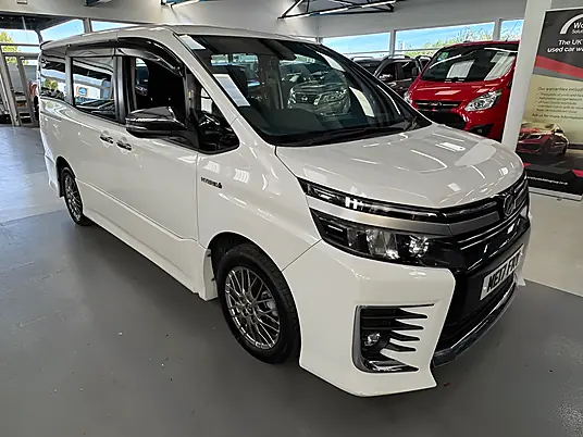 2017 Toyota Voxy 2.0 Hybrid