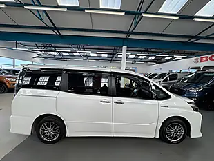 Used 2026 Toyota Voxy White - Interior and Exterior details 11