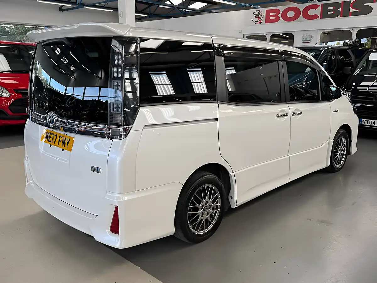 Used 2026 Toyota Voxy White - Interior and Exterior details 12