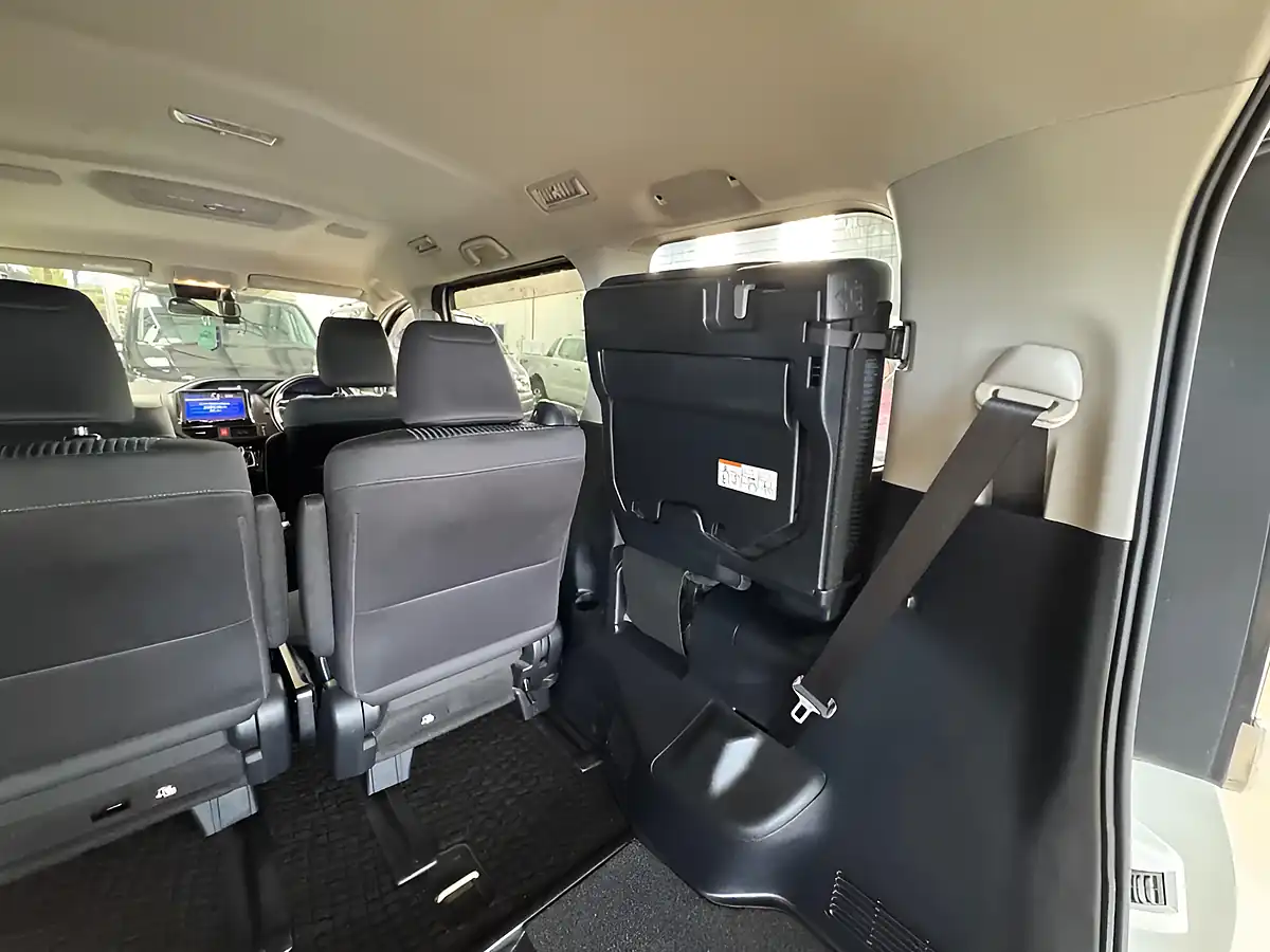 Used 2026 Toyota Voxy White - Interior and Exterior details 15