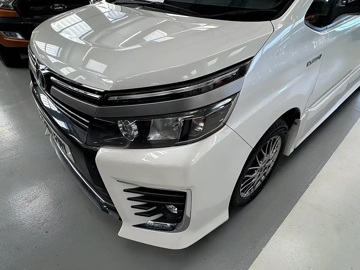 Used 2026 Toyota Voxy White - Interior and Exterior details 17