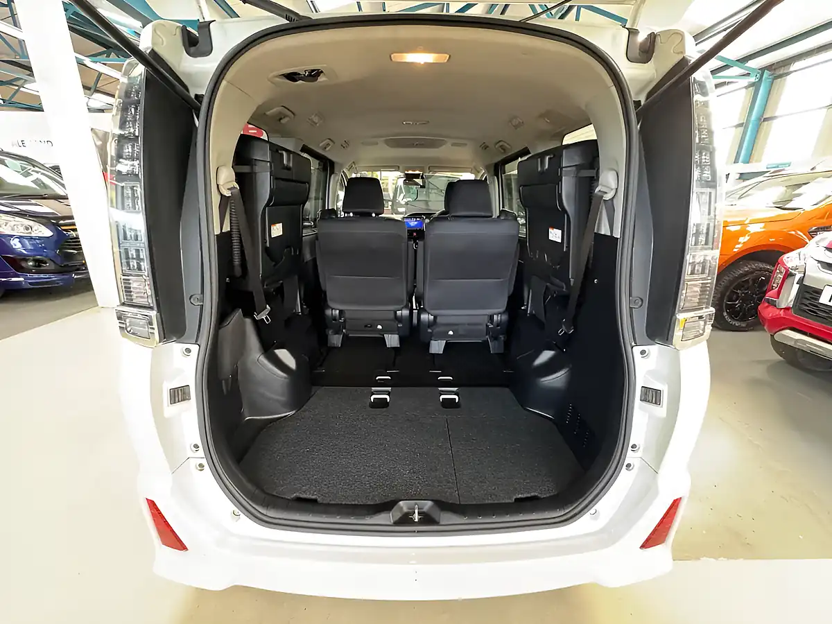 Used 2026 Toyota Voxy White - Interior and Exterior details 20
