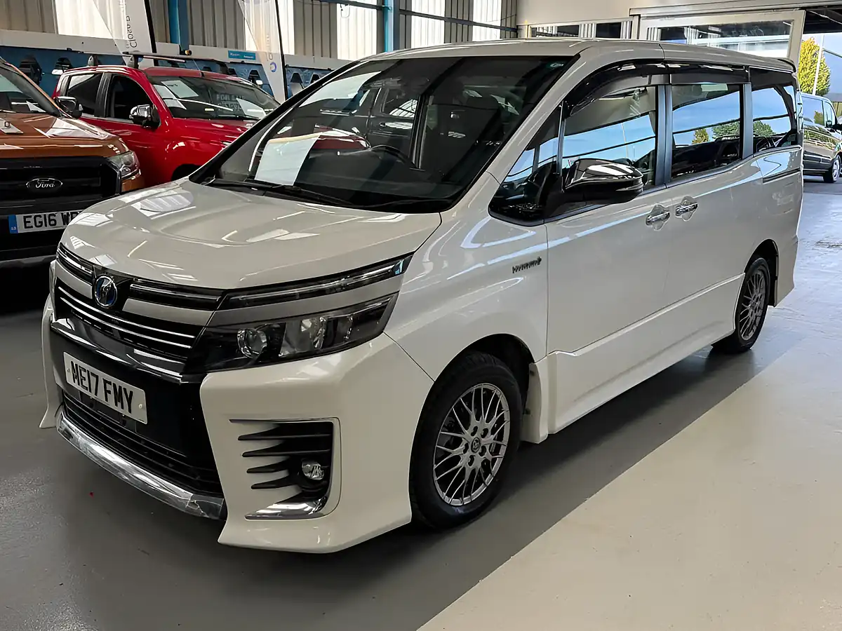 Used 2026 Toyota Voxy White - Interior and Exterior details 3
