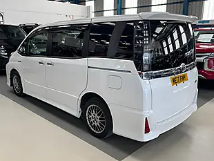 Used 2026 Toyota Voxy White - Interior and Exterior details 4