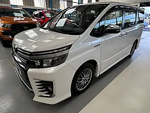 Used 2026 Toyota Voxy White - Interior and Exterior details 5
