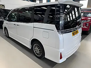 Used 2026 Toyota Voxy White - Interior and Exterior details 6
