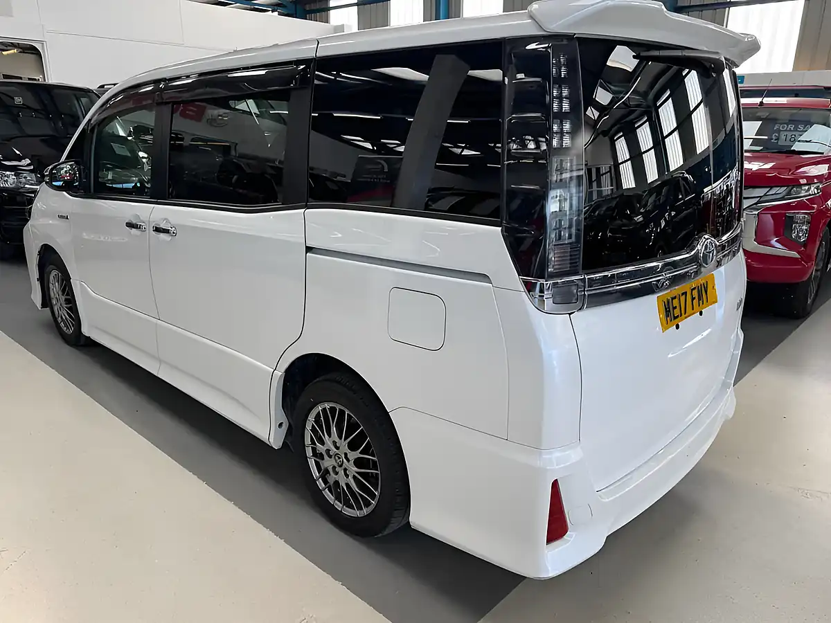 Used 2026 Toyota Voxy White - Interior and Exterior details 6