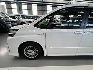 Used 2026 Toyota Voxy White - Interior and Exterior details 7
