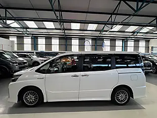 Used 2026 Toyota Voxy White - Interior and Exterior details 8