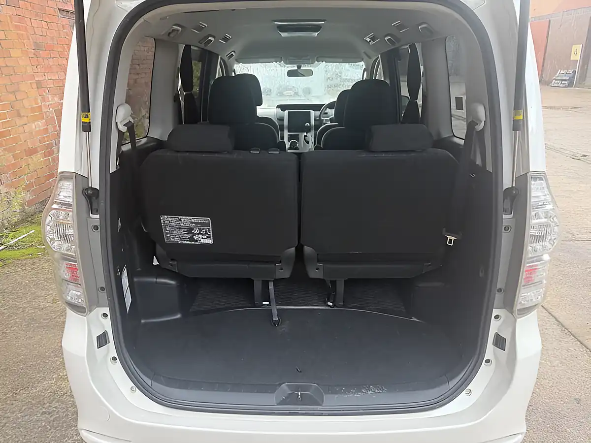 Used 2026 Toyota Voxy Zs Noah White - Interior and Exterior details 11