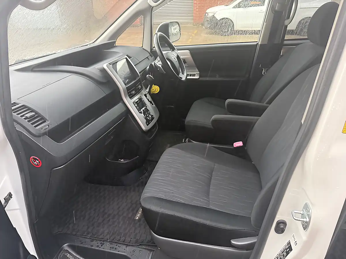 Used 2026 Toyota Voxy Zs Noah White - Interior and Exterior details 14