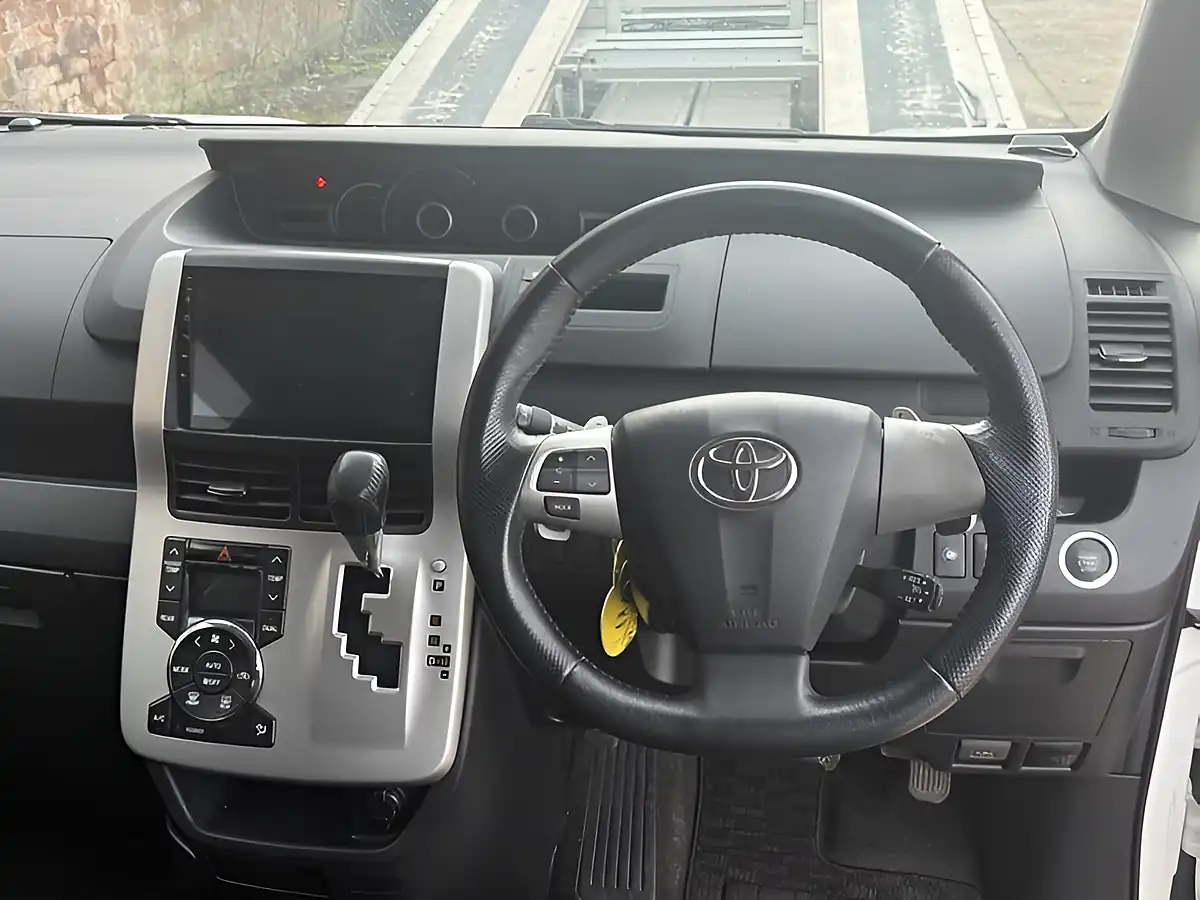 Used 2026 Toyota Voxy Zs Noah White - Interior and Exterior details 7