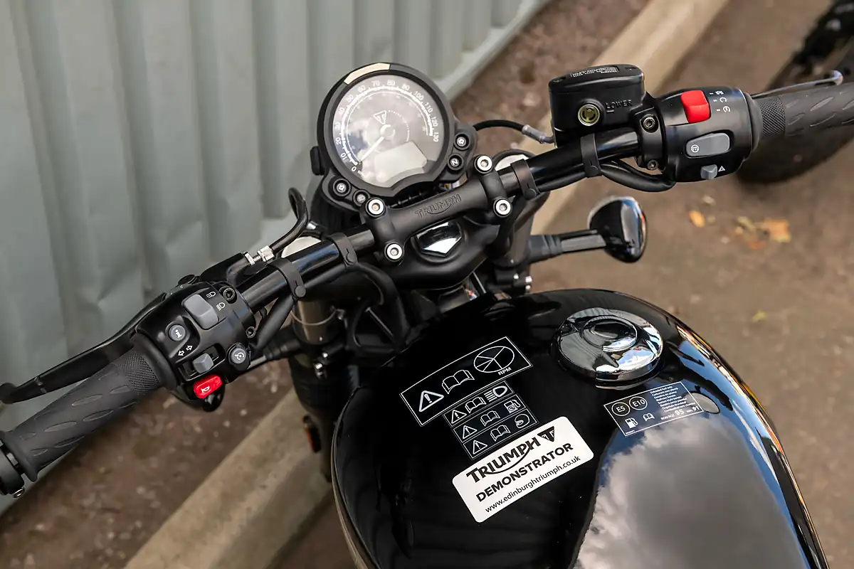 Used 2026 Triumph Bonneville Bobber Ex-Demo Jet Black - Interior and Exterior details 14