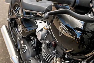 Used 2026 Triumph Bonneville Bobber Ex-Demo Jet Black - Interior and Exterior details 18