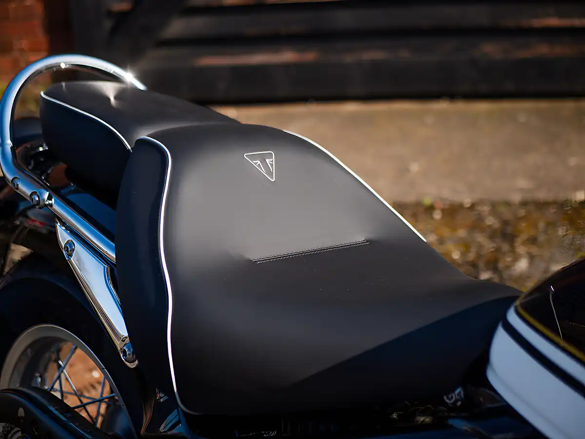 Used 2026 Triumph Bonneville Speedmaster Crystal White / Sapphire Black - Interior and Exterior details 13