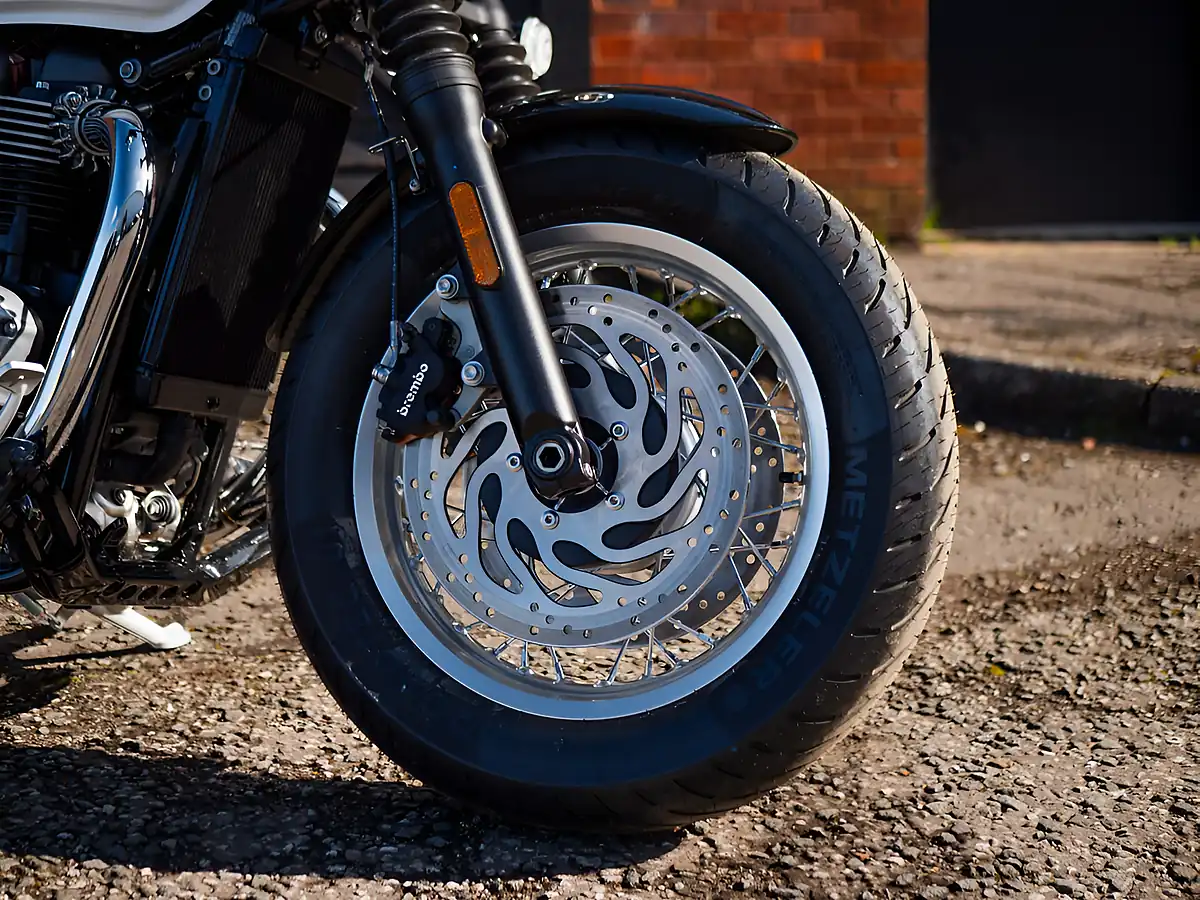 Used 2026 Triumph Bonneville Speedmaster Crystal White / Sapphire Black - Interior and Exterior details 3