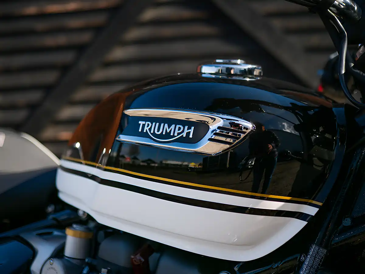 Used 2026 Triumph Bonneville Speedmaster Crystal White / Sapphire Black - Interior and Exterior details 6