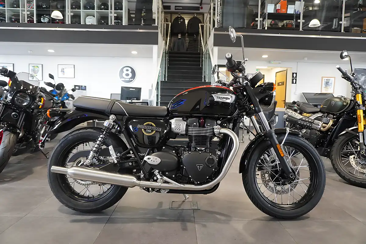Used 2026 Triumph Bonneville T100 Jet Black / Diablo Red - Front View