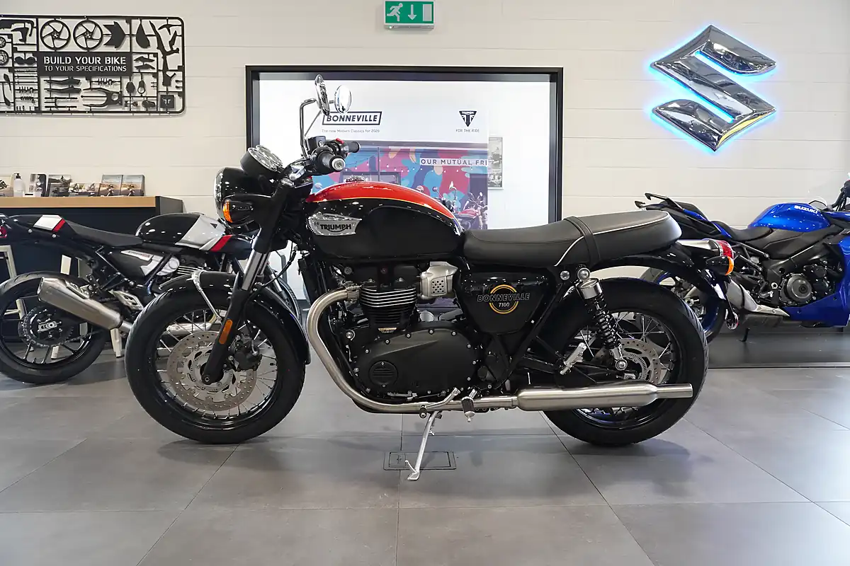 Used 2026 Triumph Bonneville T100 Jet Black / Diablo Red - Interior and Exterior details 2