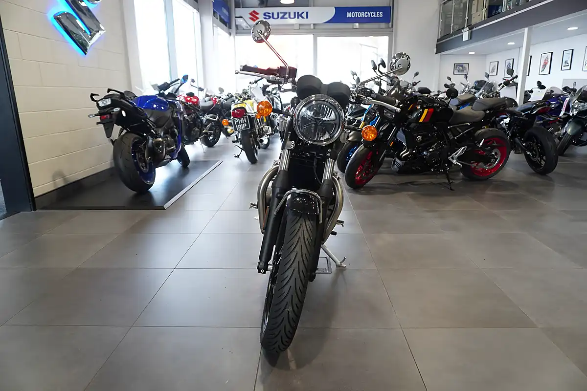 Used 2026 Triumph Bonneville T100 Jet Black / Diablo Red - Interior and Exterior details 3
