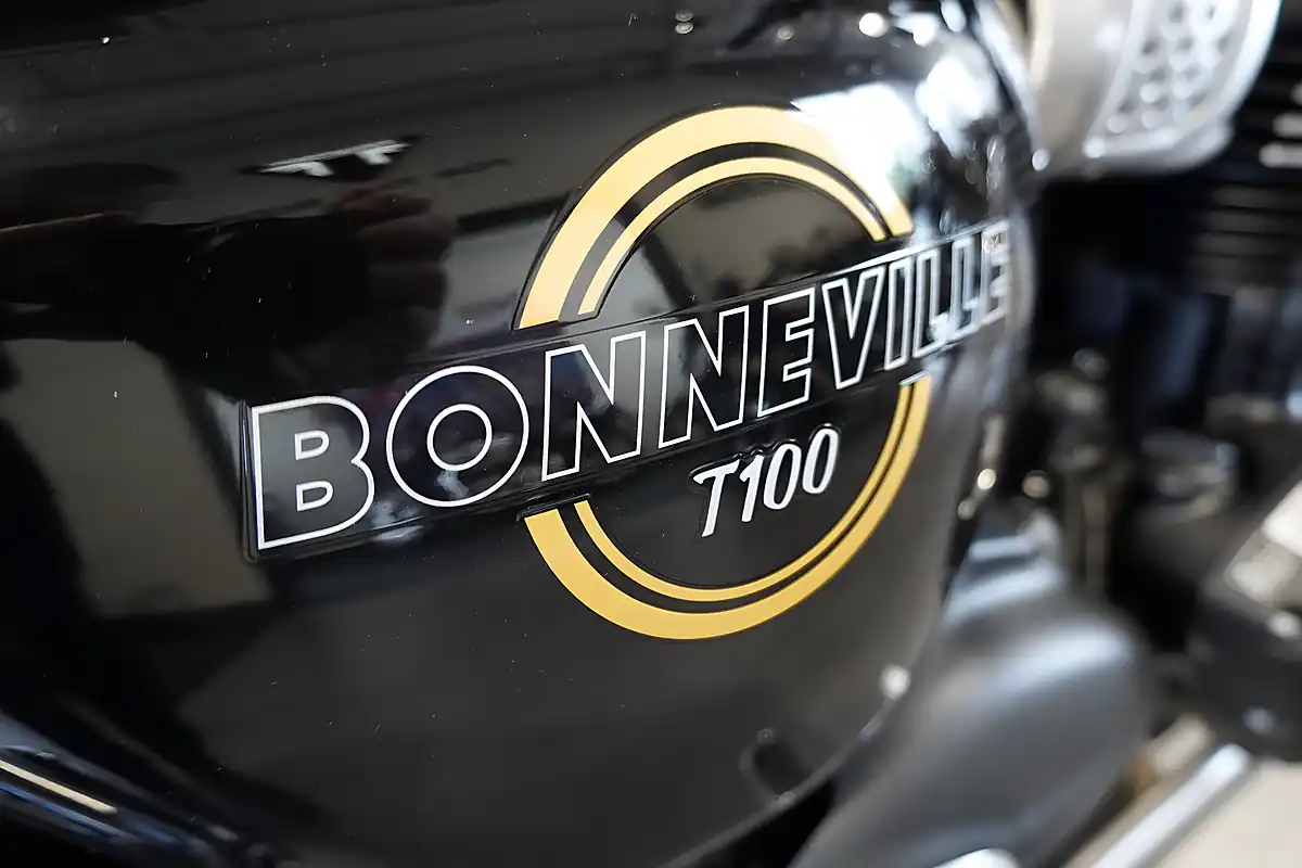 Used 2026 Triumph Bonneville T100 Jet Black / Diablo Red - Interior and Exterior details 8