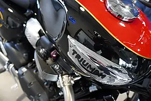 Used 2026 Triumph Bonneville T100 Jet Black / Diablo Red - Interior and Exterior details 9