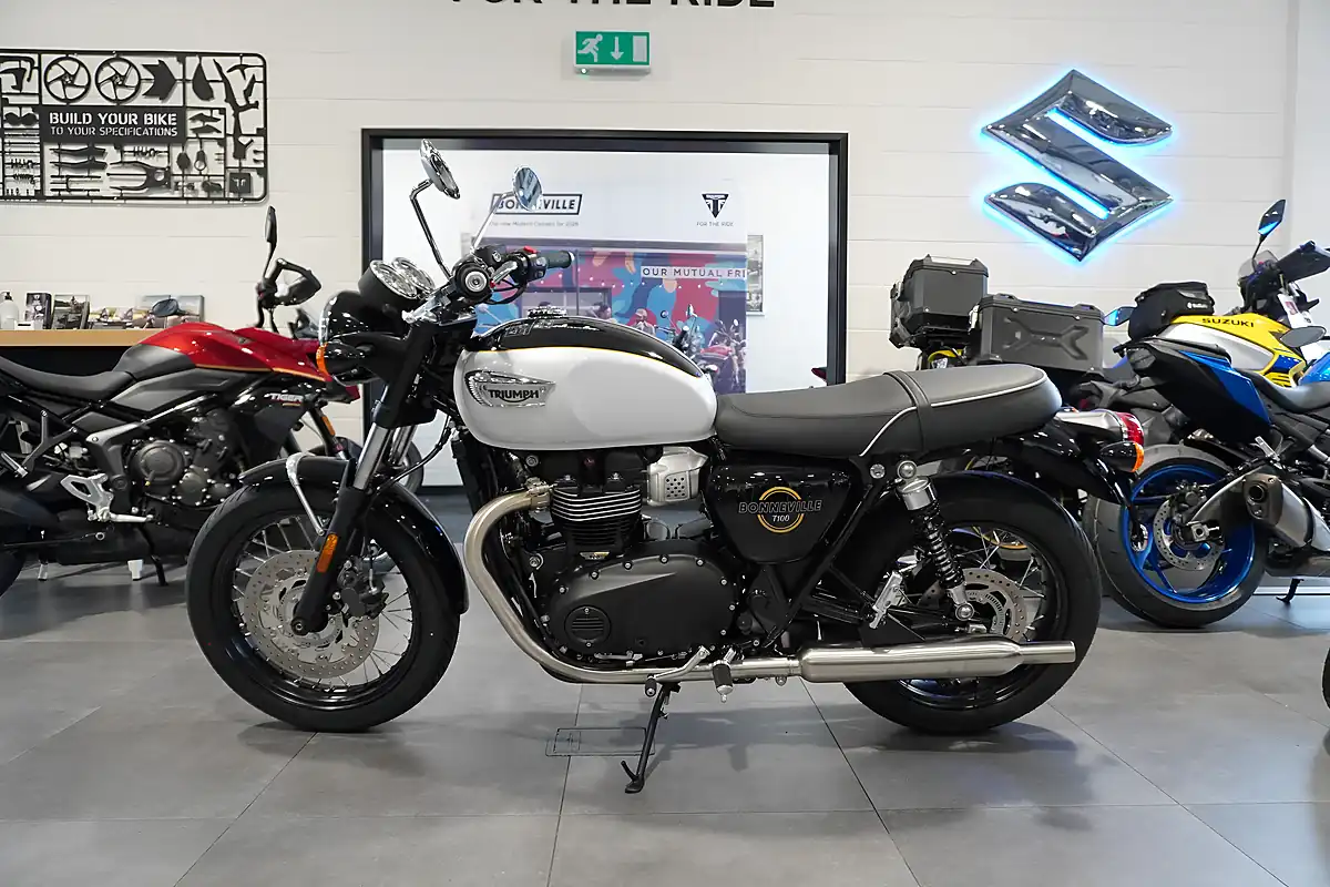 Used 2026 Triumph Bonneville T100 Snowdonia White/ Black - Interior and Exterior details 2