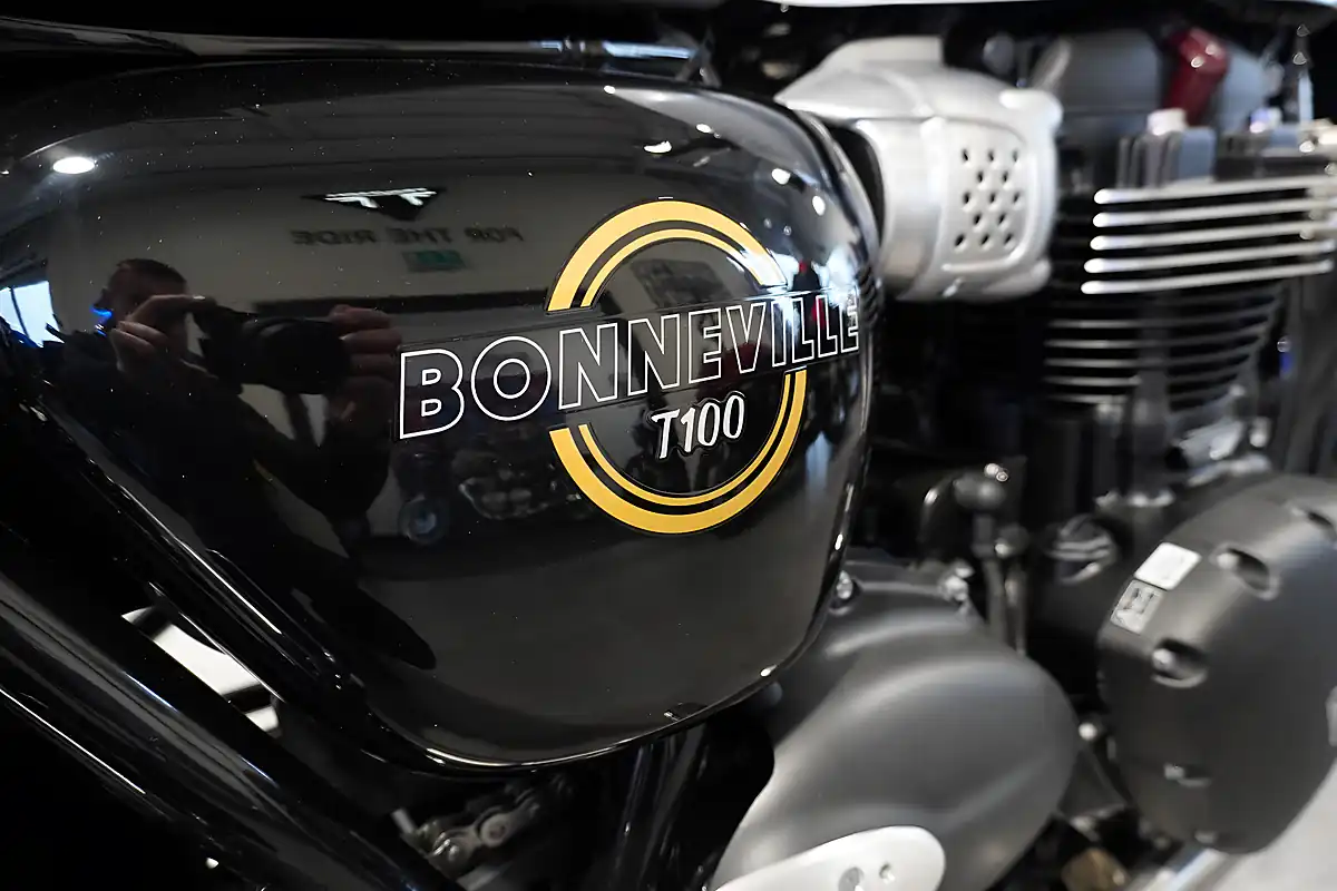 Used 2026 Triumph Bonneville T100 Snowdonia White/ Black - Interior and Exterior details 8