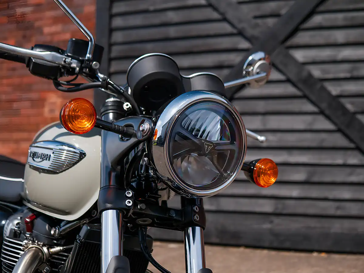 Used 2026 Triumph Bonneville T100 Stone Grey - Interior and Exterior details 5