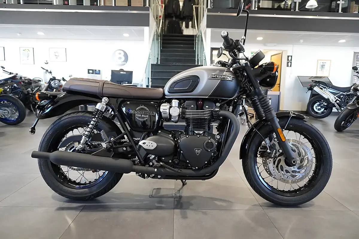 Used 2026 Triumph Bonneville T120 Black Black/Grey - Front View