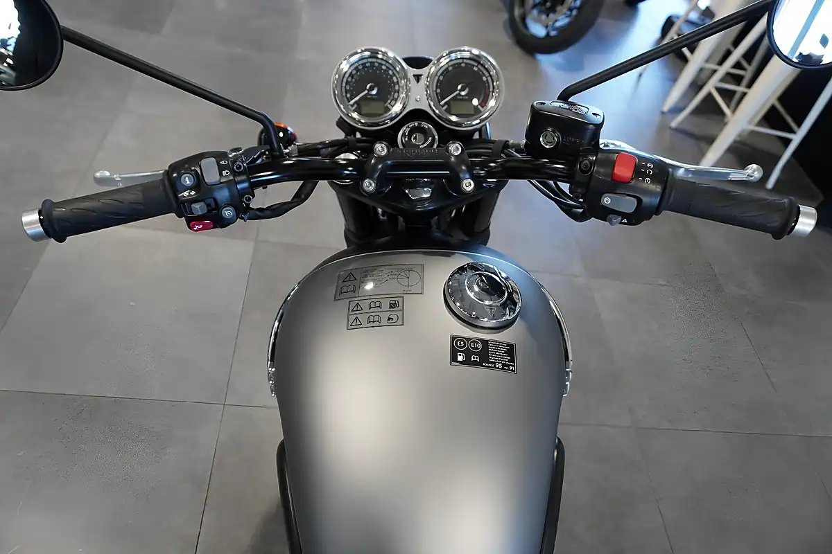 Used 2026 Triumph Bonneville T120 Black Black/Grey - Interior and Exterior details 7