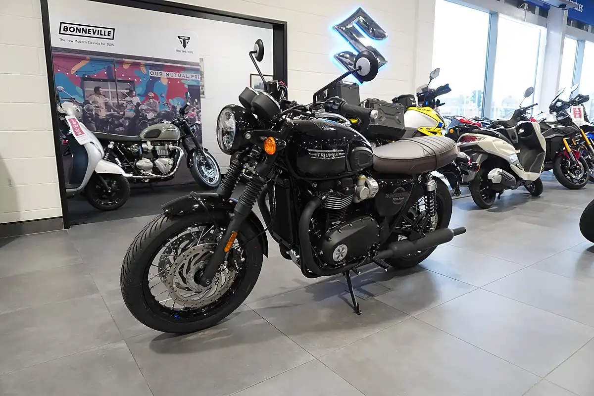 Used 2026 Triumph Bonneville T120 Black Jet Black - Interior and Exterior details 6