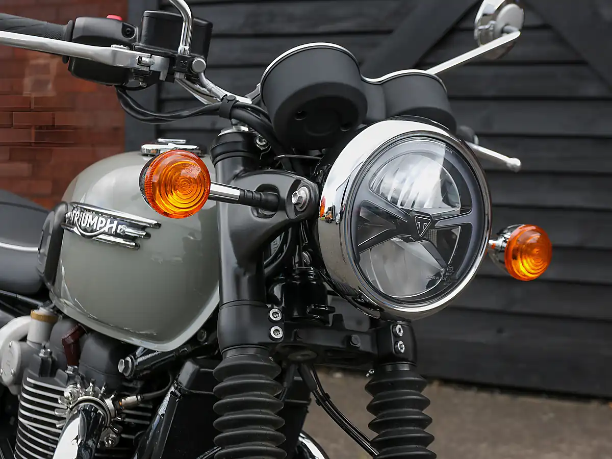 Used 2026 Triumph Bonneville T120 Stone Grey - Interior and Exterior details 6