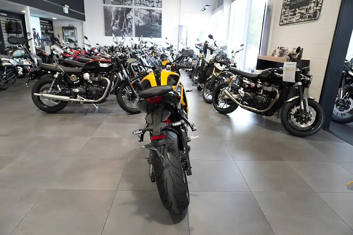 Used 2026 Triumph Daytona 660 Cosmic Yellow - Interior and Exterior details 4