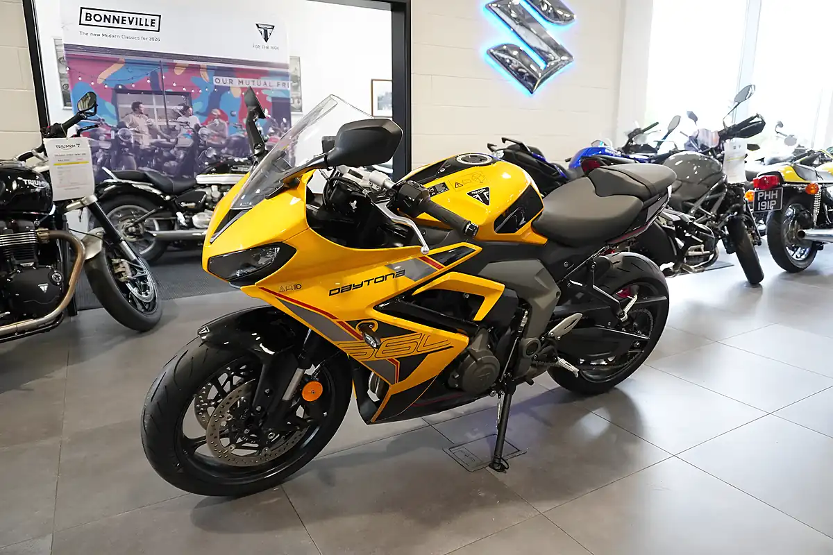 Used 2026 Triumph Daytona 660 Cosmic Yellow - Interior and Exterior details 6