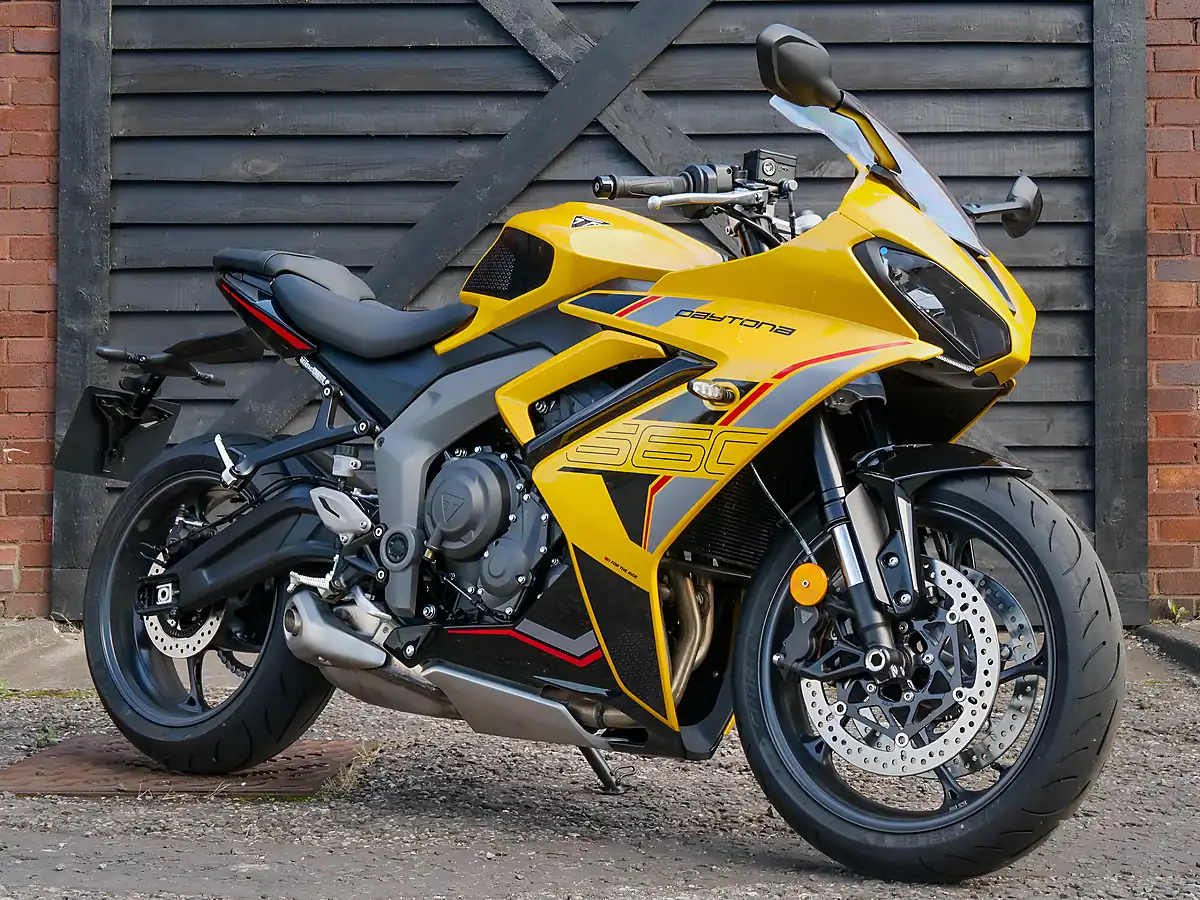 Used 2026 Triumph Daytona 660 Cosmic Yellow / Sapphire Black - Front View