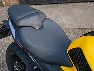Used 2026 Triumph Daytona 660 Cosmic Yellow / Sapphire Black - Interior and Exterior details 12