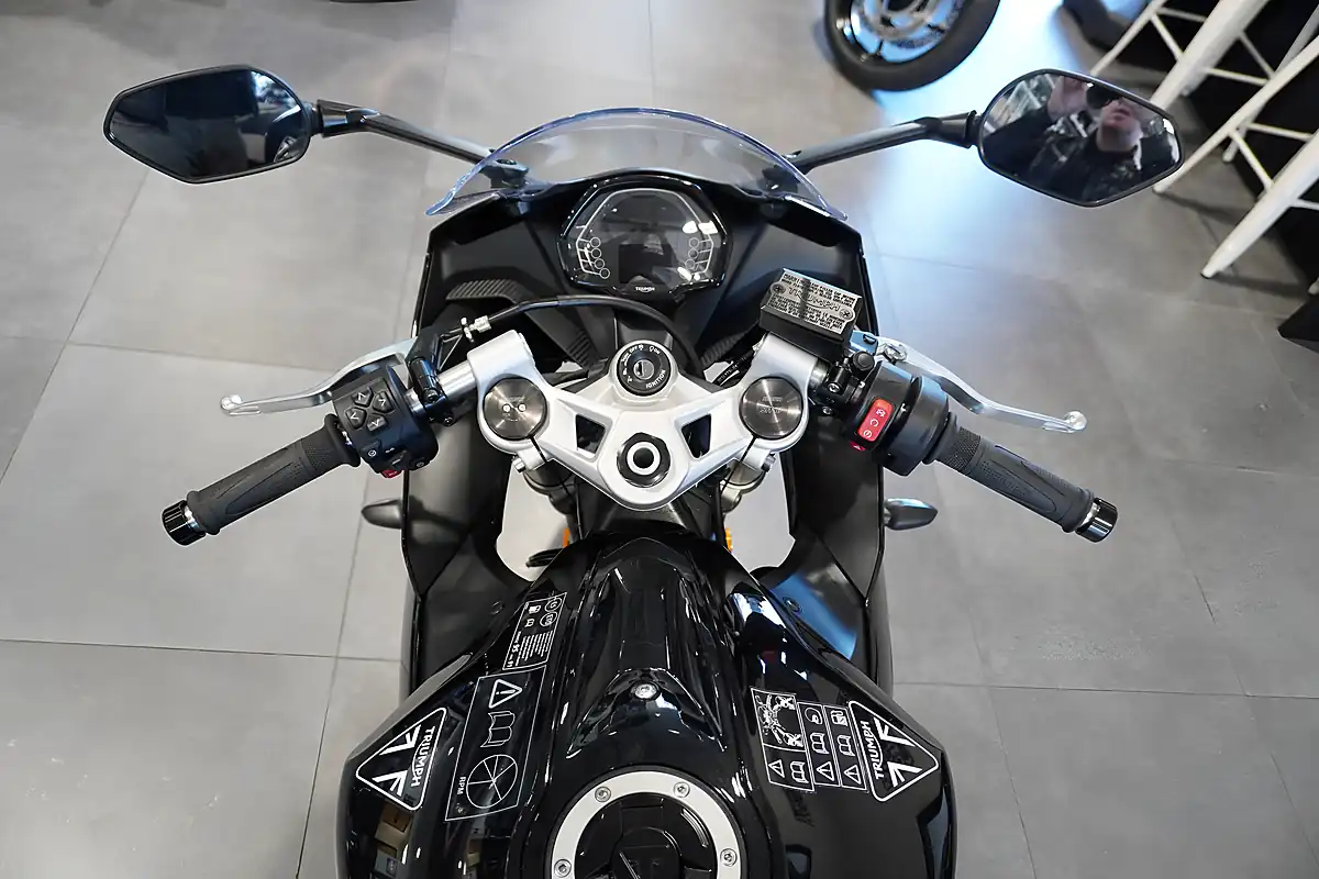 Used 2026 Triumph Daytona 660 Sapphire Black - Interior and Exterior details 7