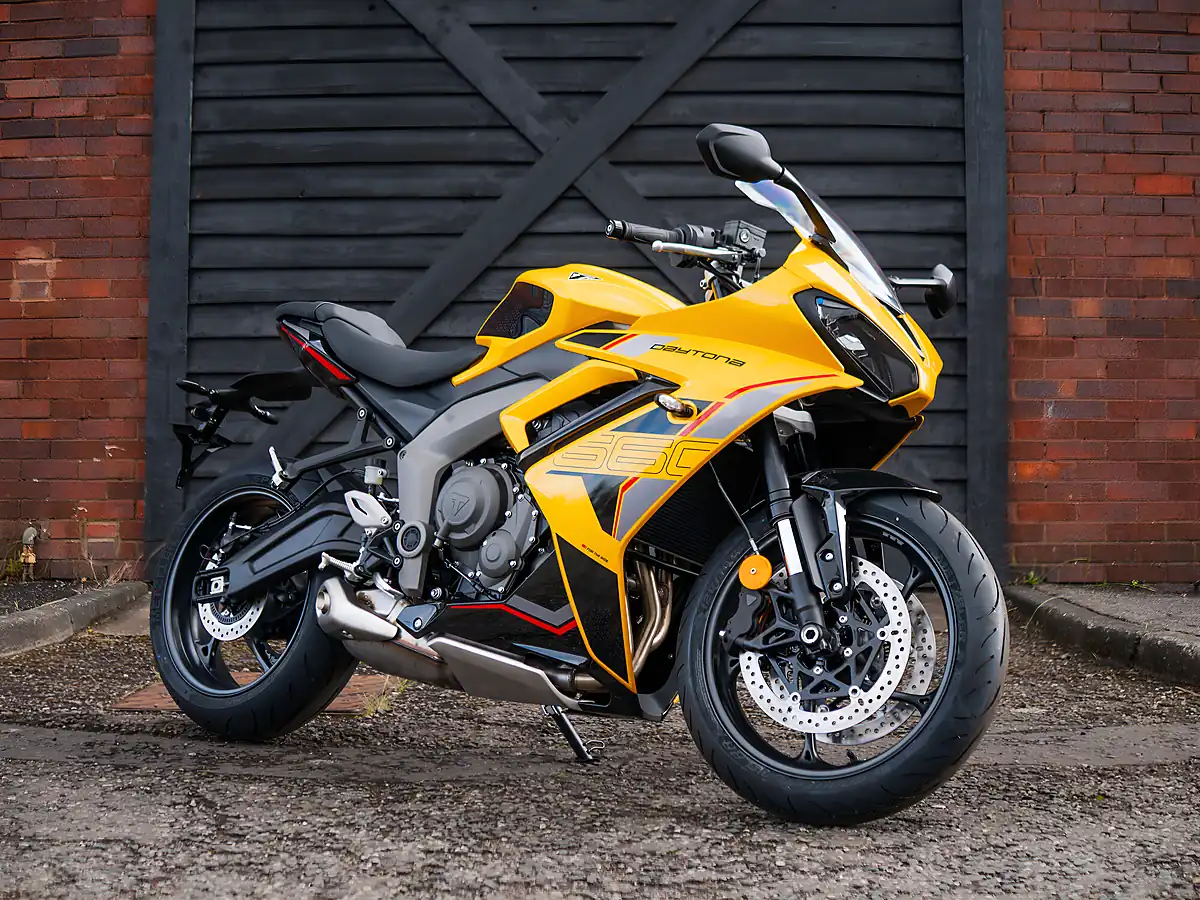 Used 2026 Triumph Daytona Cosmic Yellow / Sapphire Black - Front View