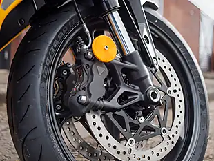 Used 2026 Triumph Daytona Cosmic Yellow / Sapphire Black - Interior and Exterior details 13