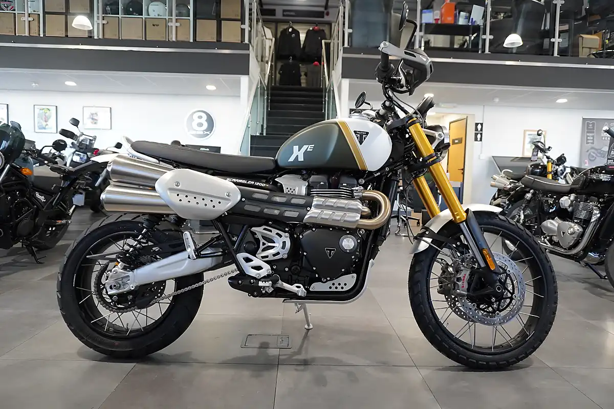 Used 2026 Triumph Scrambler 1200 Xe Khaki Green/White - Front View