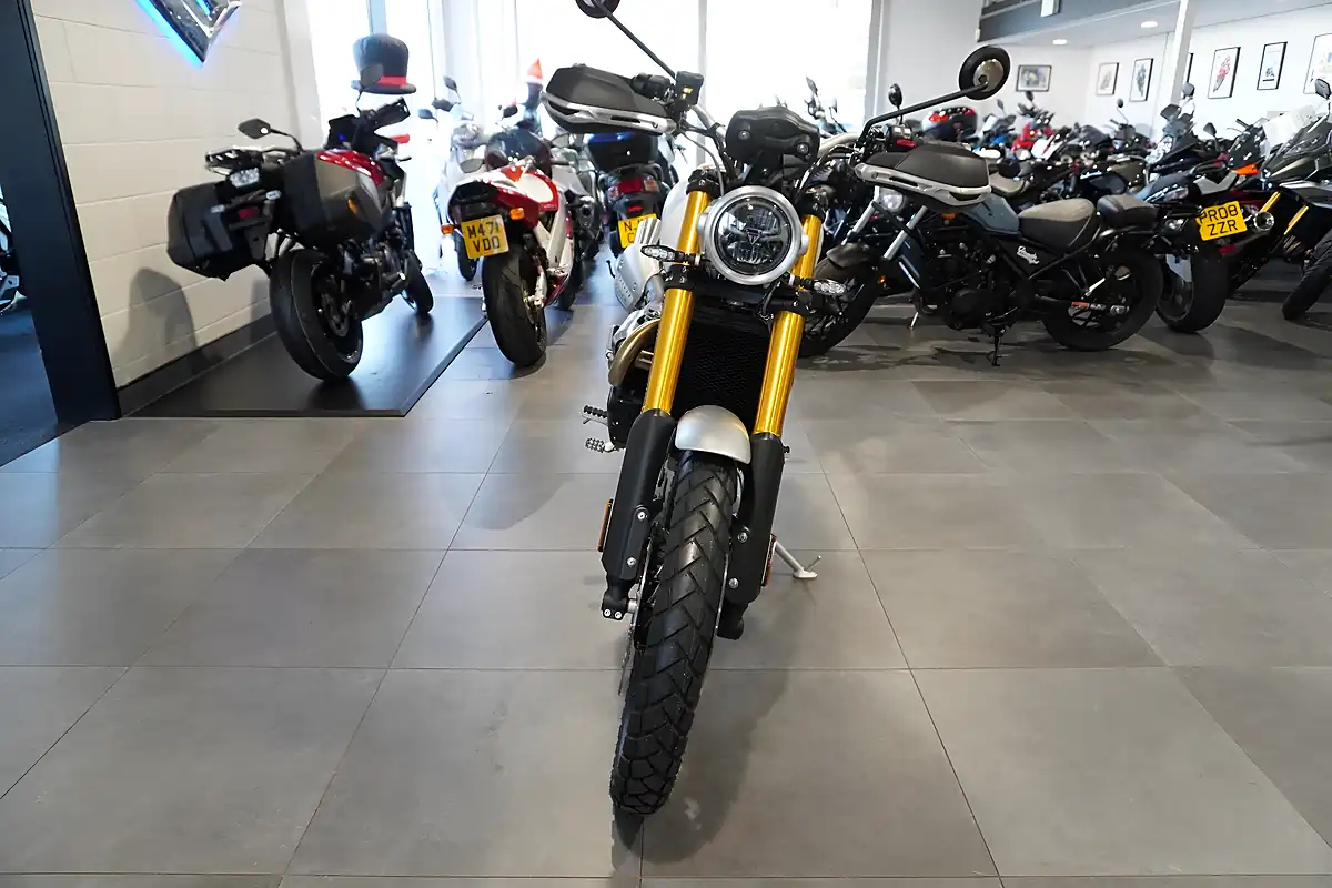 Used 2026 Triumph Scrambler 1200 Xe Khaki Green/White - Interior and Exterior details 3