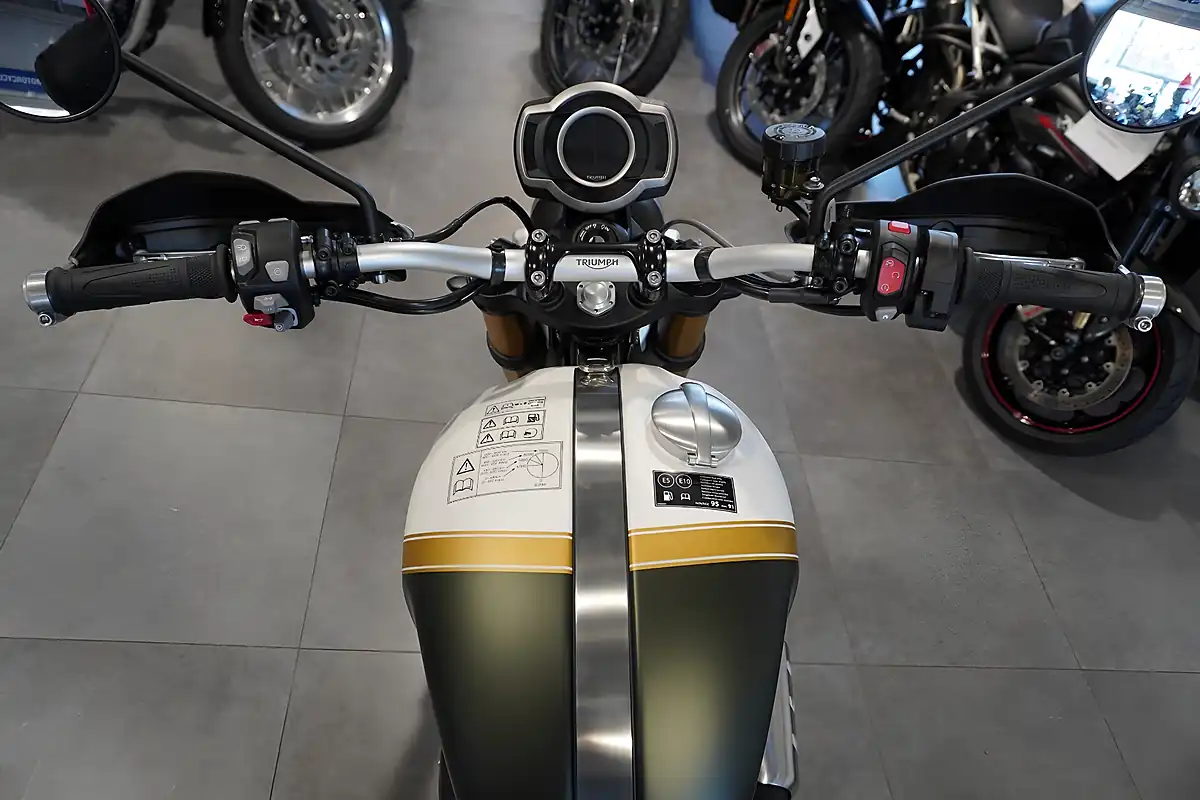 Used 2026 Triumph Scrambler 1200 Xe Khaki Green/White - Interior and Exterior details 7