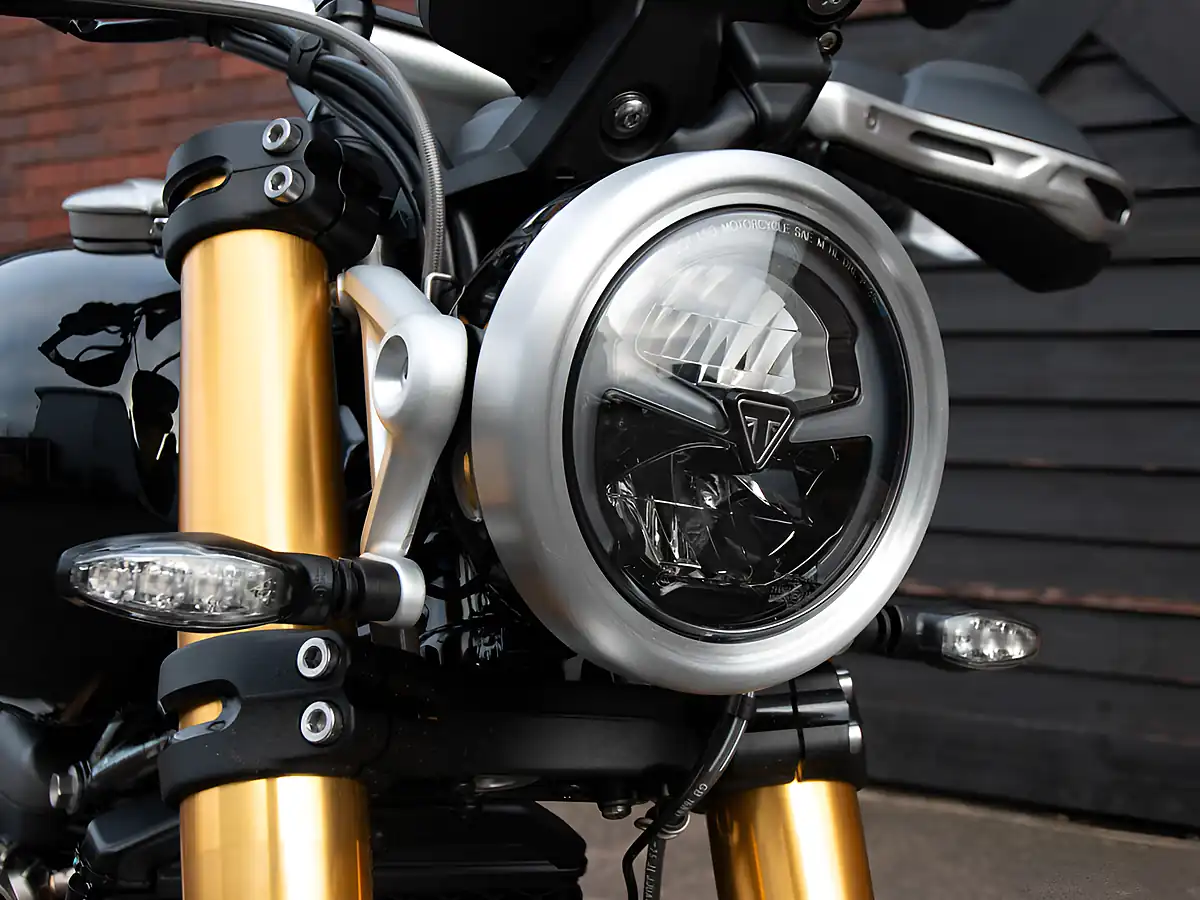 Used 2026 Triumph Scrambler 1200 Xe Silver Ice & Phantom Black - Interior and Exterior details 5