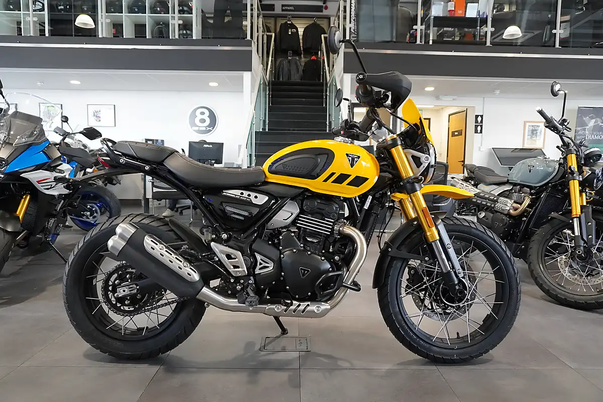 Used 2026 Triumph Scrambler 400 Xc Racing Yellow - Front View