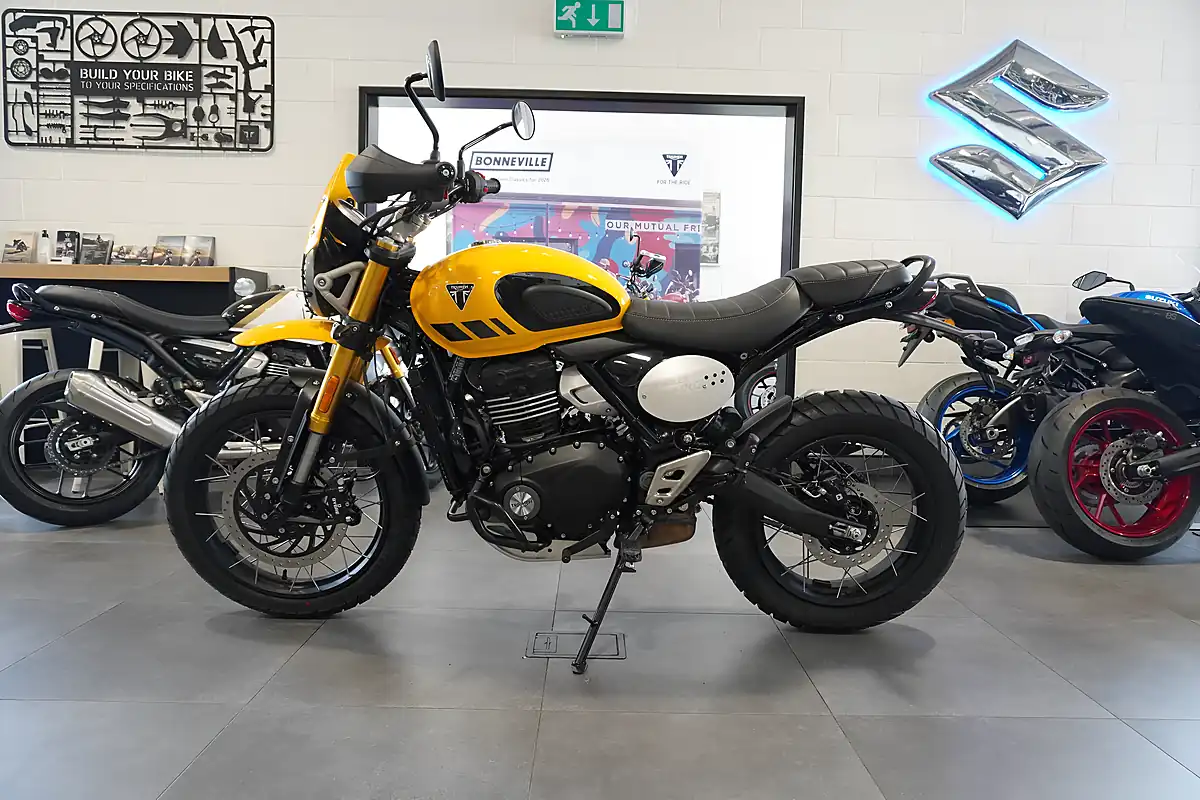 Used 2026 Triumph Scrambler 400 Xc Racing Yellow - Interior and Exterior details 2