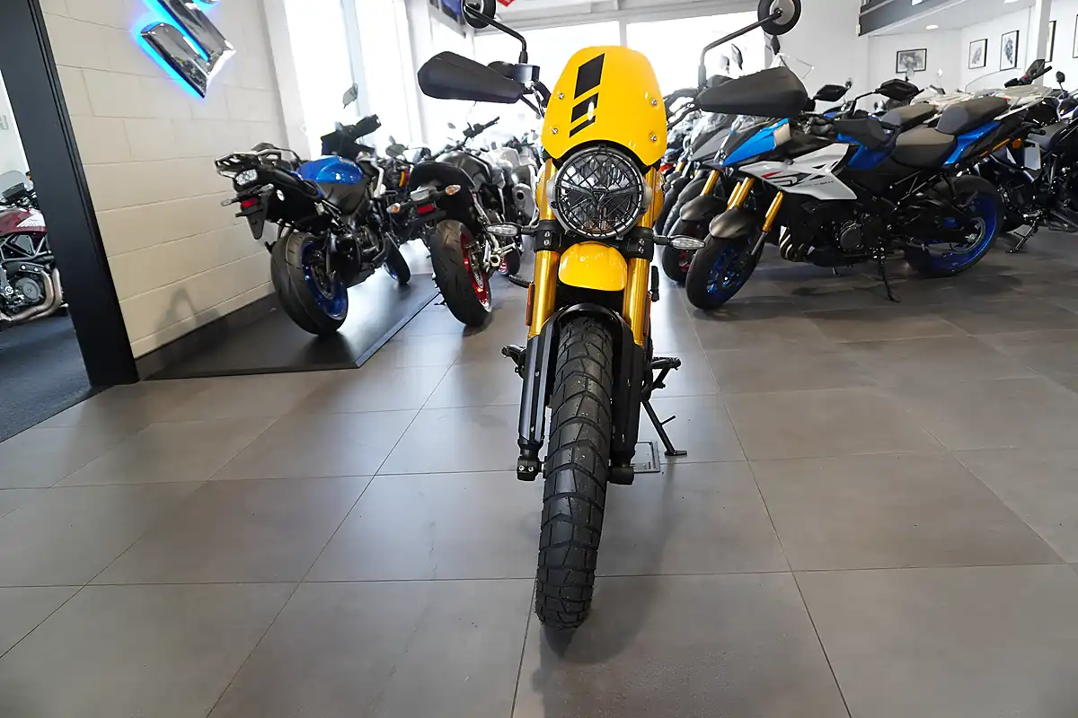 Used 2026 Triumph Scrambler 400 Xc Racing Yellow - Interior and Exterior details 3