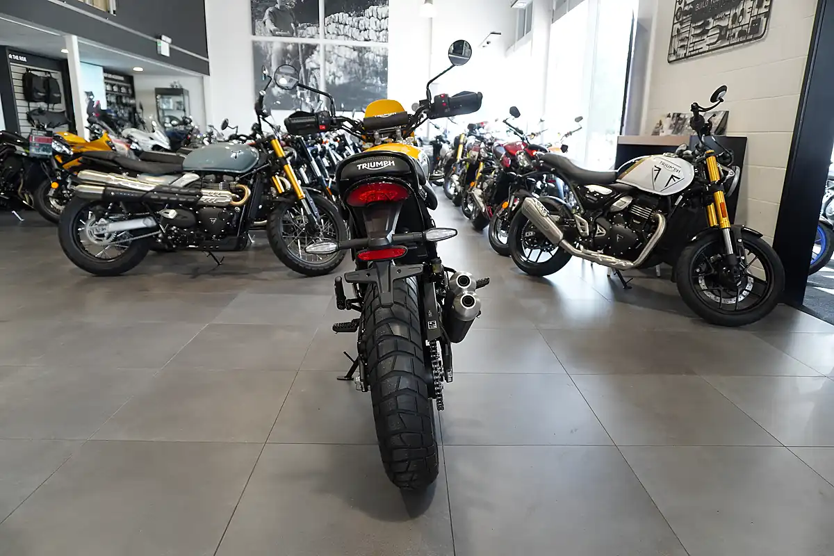 Used 2026 Triumph Scrambler 400 Xc Racing Yellow - Interior and Exterior details 4