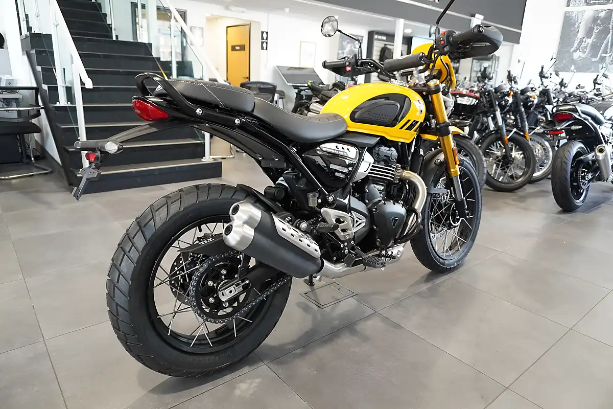 Used 2026 Triumph Scrambler 400 Xc Racing Yellow - Interior and Exterior details 5