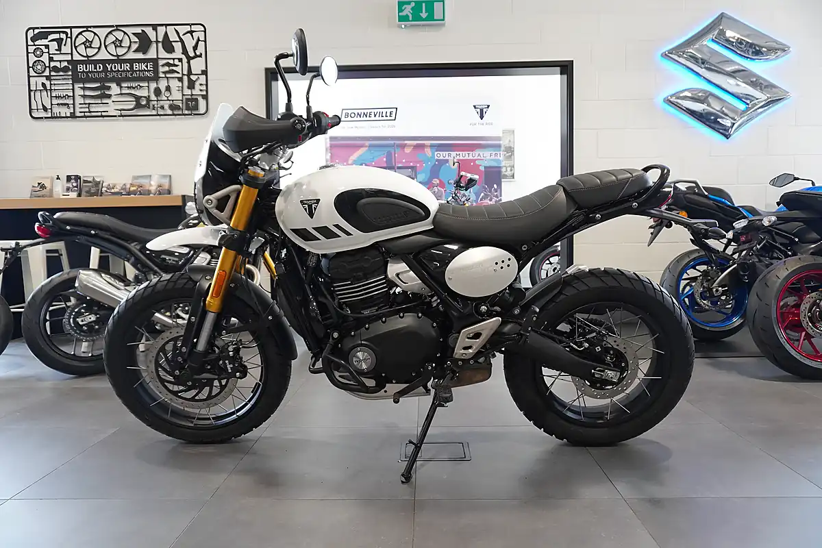 Used 2026 Triumph Scrambler 400 Xc Vanilla White - Interior and Exterior details 2